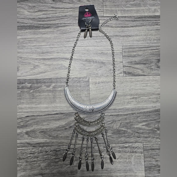 NWT Paparazzi Boho Statement Necklace with Earrings - Picture 1 of 7